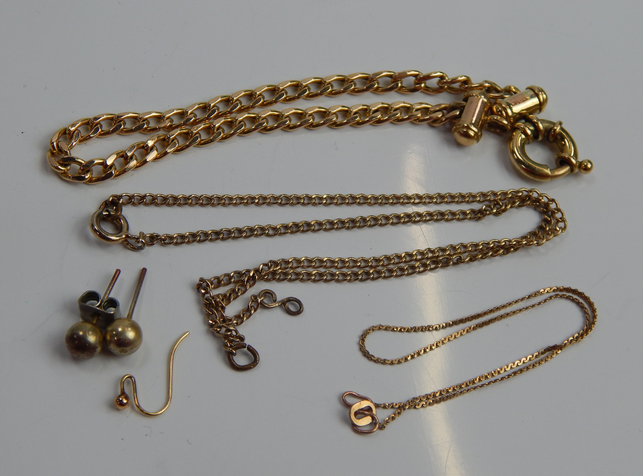 Appraisal: Various necklaces to include a gold plated long bar chain