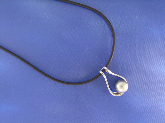 Appraisal: An mm Tahitian pearl silver set pendant on a neoprene