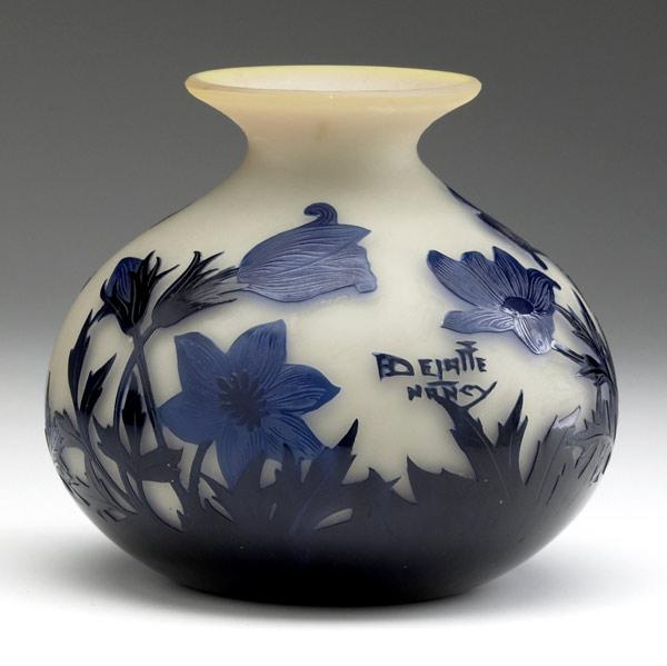 Appraisal: De Latte Nancy French cameo glass vase with floral blue