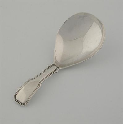 Appraisal: A George III fiddle and thread caddy spoon with a