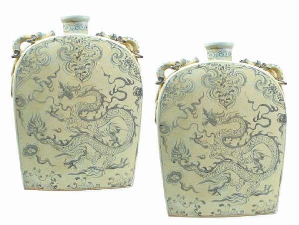 Appraisal: A pair of Chinese flat blue and white jars height