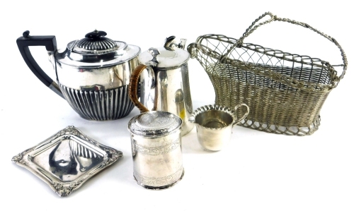 Appraisal: Various silver plated ware a silver plate tea pot with