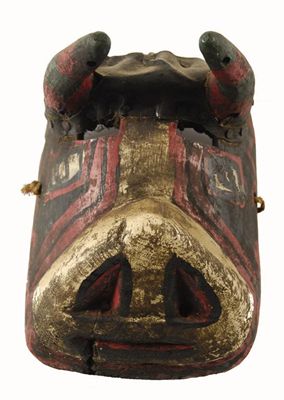 Appraisal: A small Bidjugo 'bull' mask with applied horns and painted