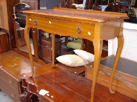 Appraisal: A side table on cabriole legs with single drawer