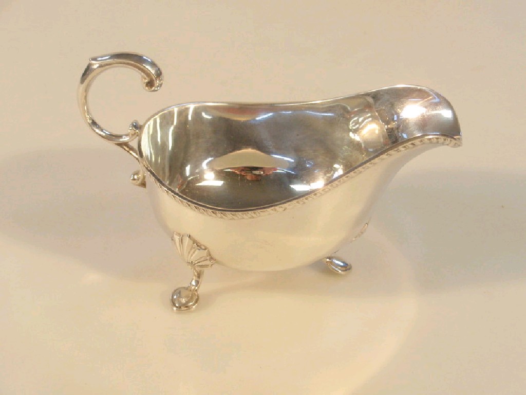 Appraisal: A small silver sauce boat of Georgian design with gadroon