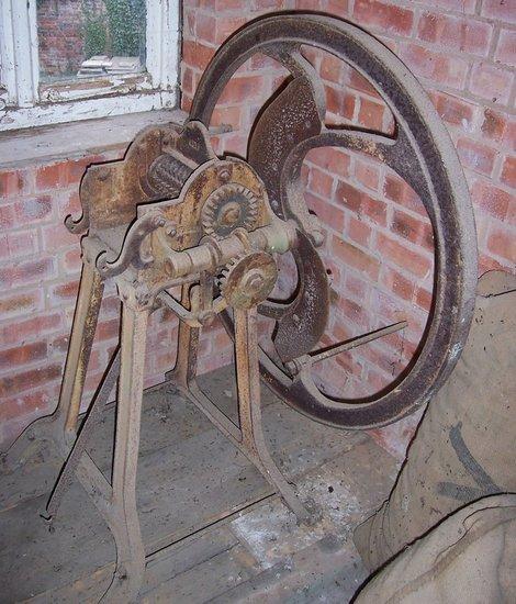 Appraisal: A hand operated chaff cutter R A Lister Co