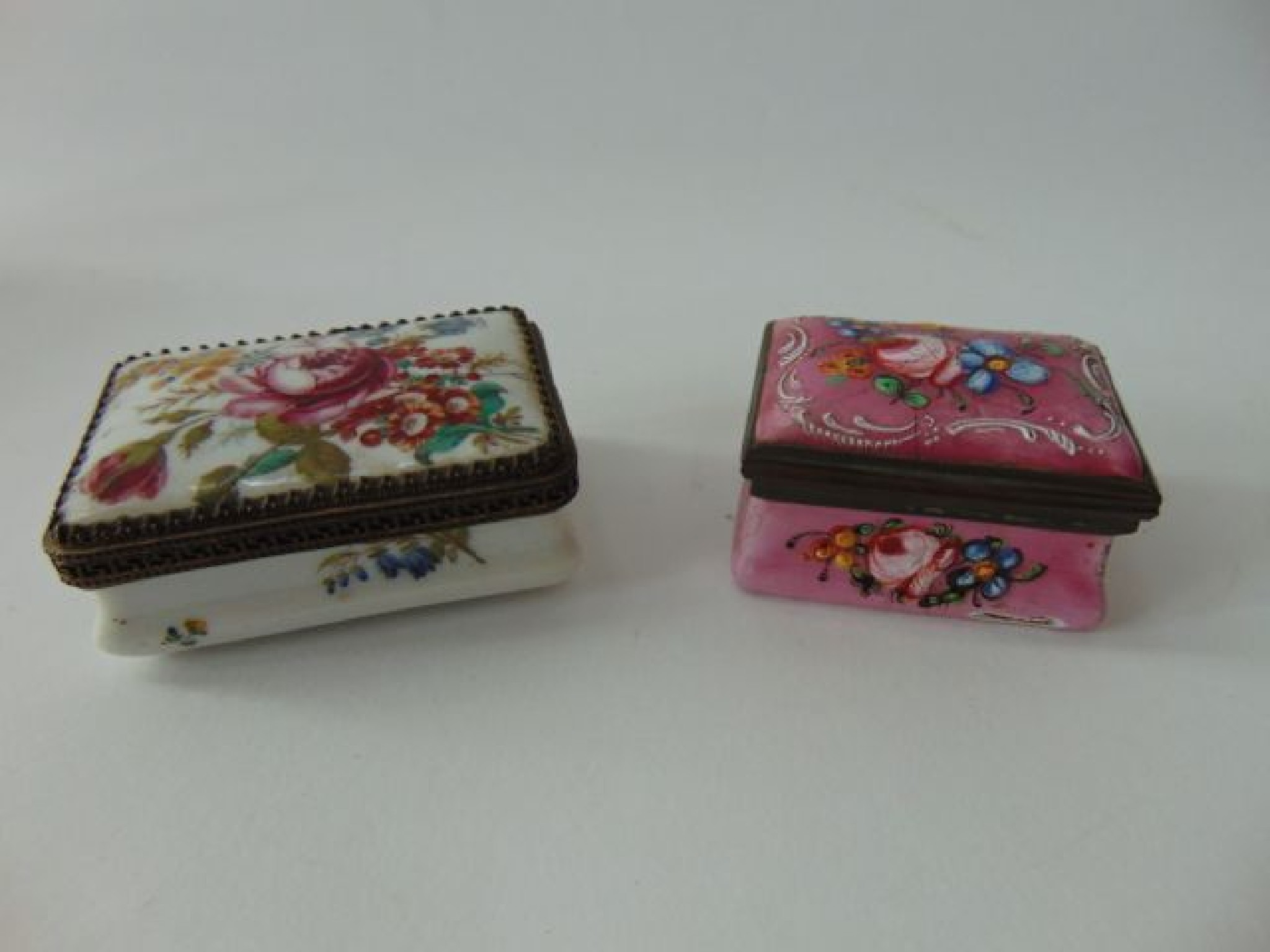 Appraisal: An early th century pink ground enamelled pill box with