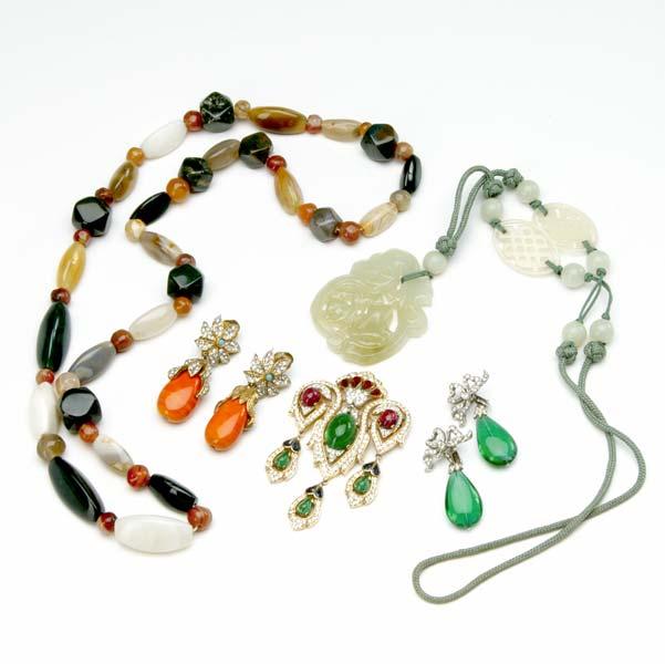 Appraisal: LOT OF COSTUME JEWELRY Recent costume jewelry includes Kenneth J