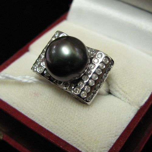 Appraisal: BLACK SOUTH SEAS PEARL DIAMOND AND FOURTEEN KARAT WHITE GOLD