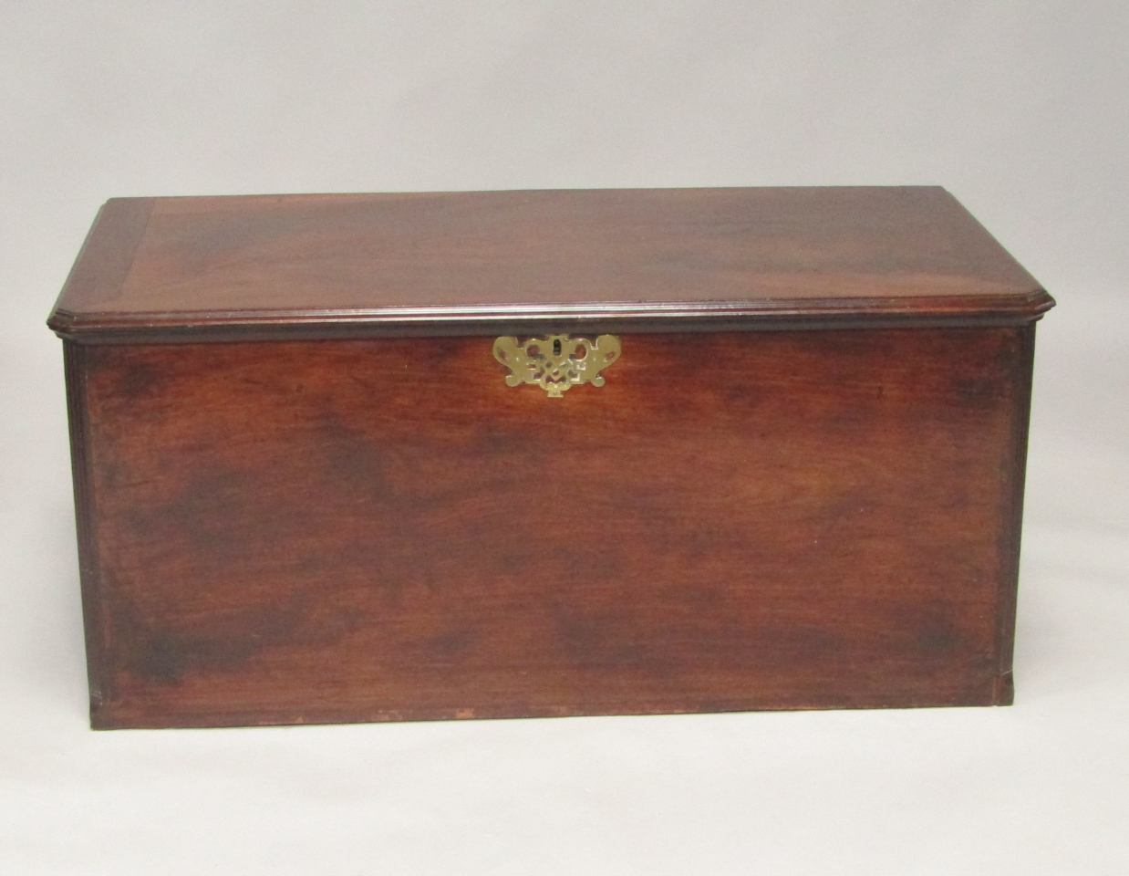 Appraisal: A George III mahogany silver chest with brass carrying handles