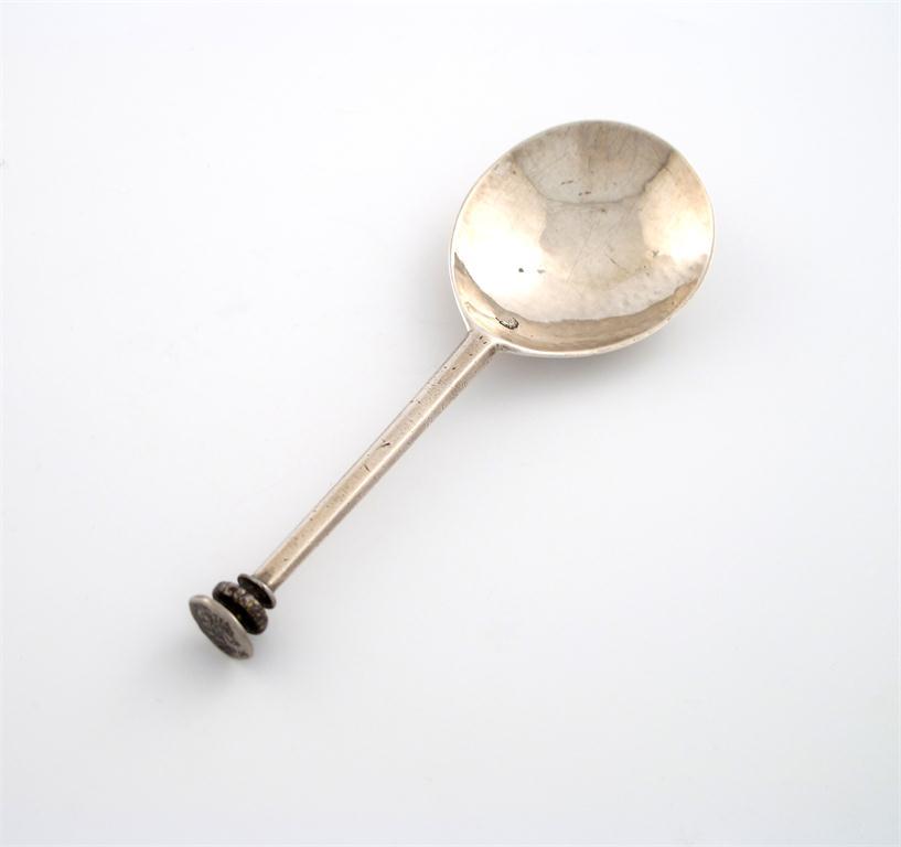 Appraisal: An Elizabeth I silver Seal-top spoon