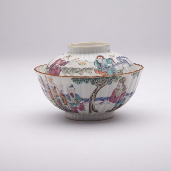 Appraisal: Famille Rose Fu Lu Shou Bowl and Cover Tongzhi Mark