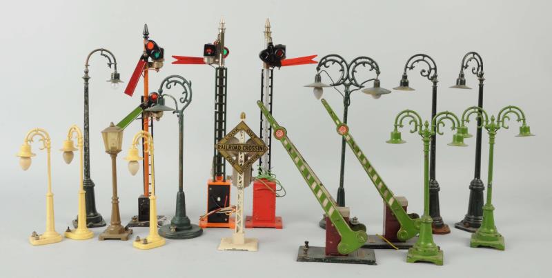 Appraisal: Lot Of Lionel Gauge Tracks And Light Signals A few