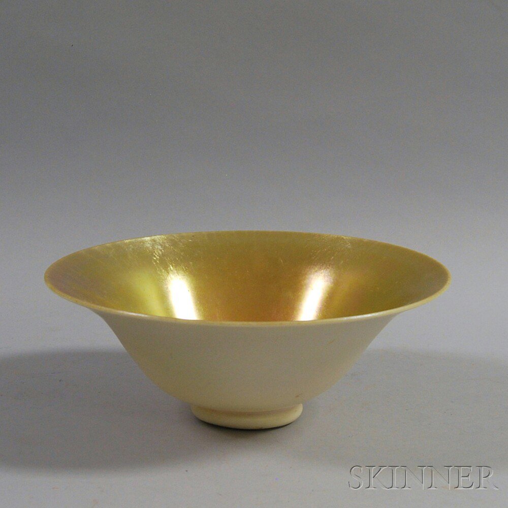 Appraisal: Calcite Center Bowl attributed to Steuben Corning New York early