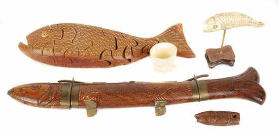 Appraisal: A late th century carved bone fish walking stick handle