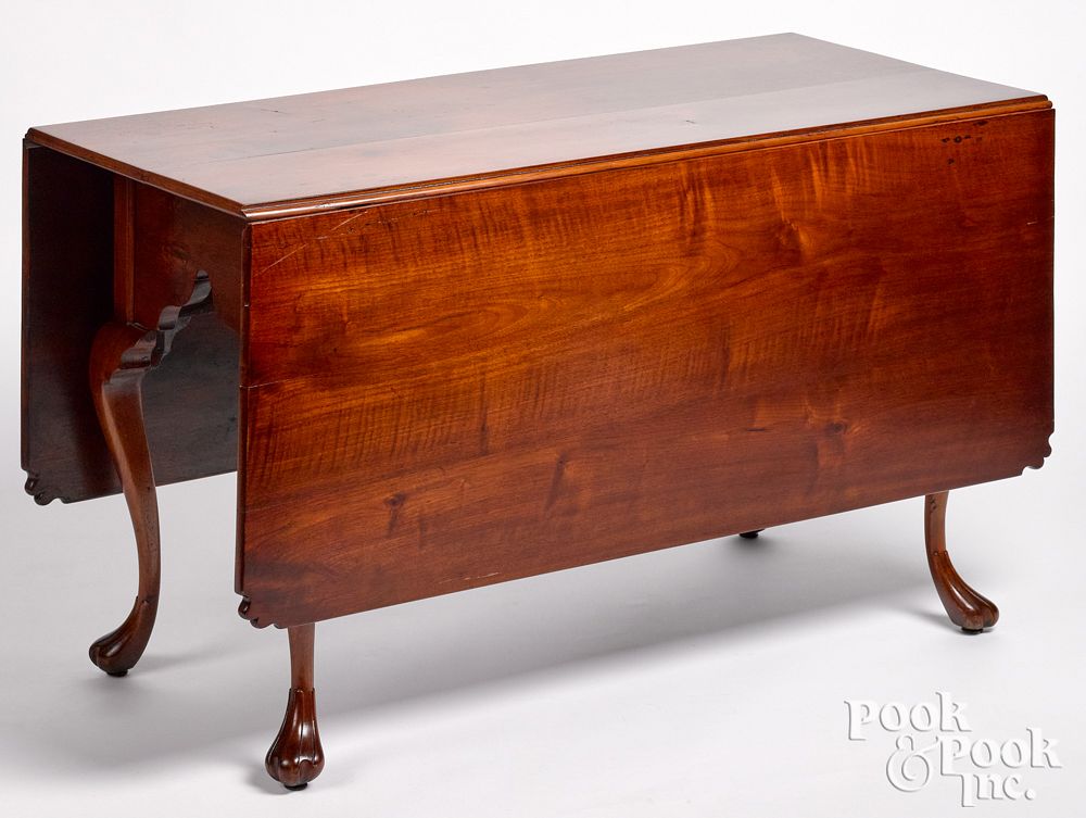 Appraisal: Pennsylvania Queen Anne walnut drop-leaf table Pennsylvania Queen Anne walnut