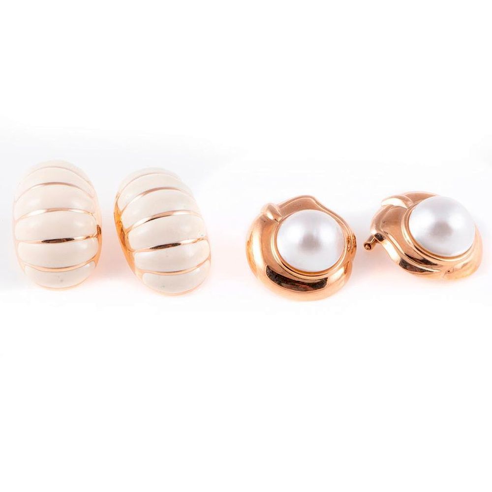 Appraisal: Two pairs of k gold clip earrings with mabe cultured