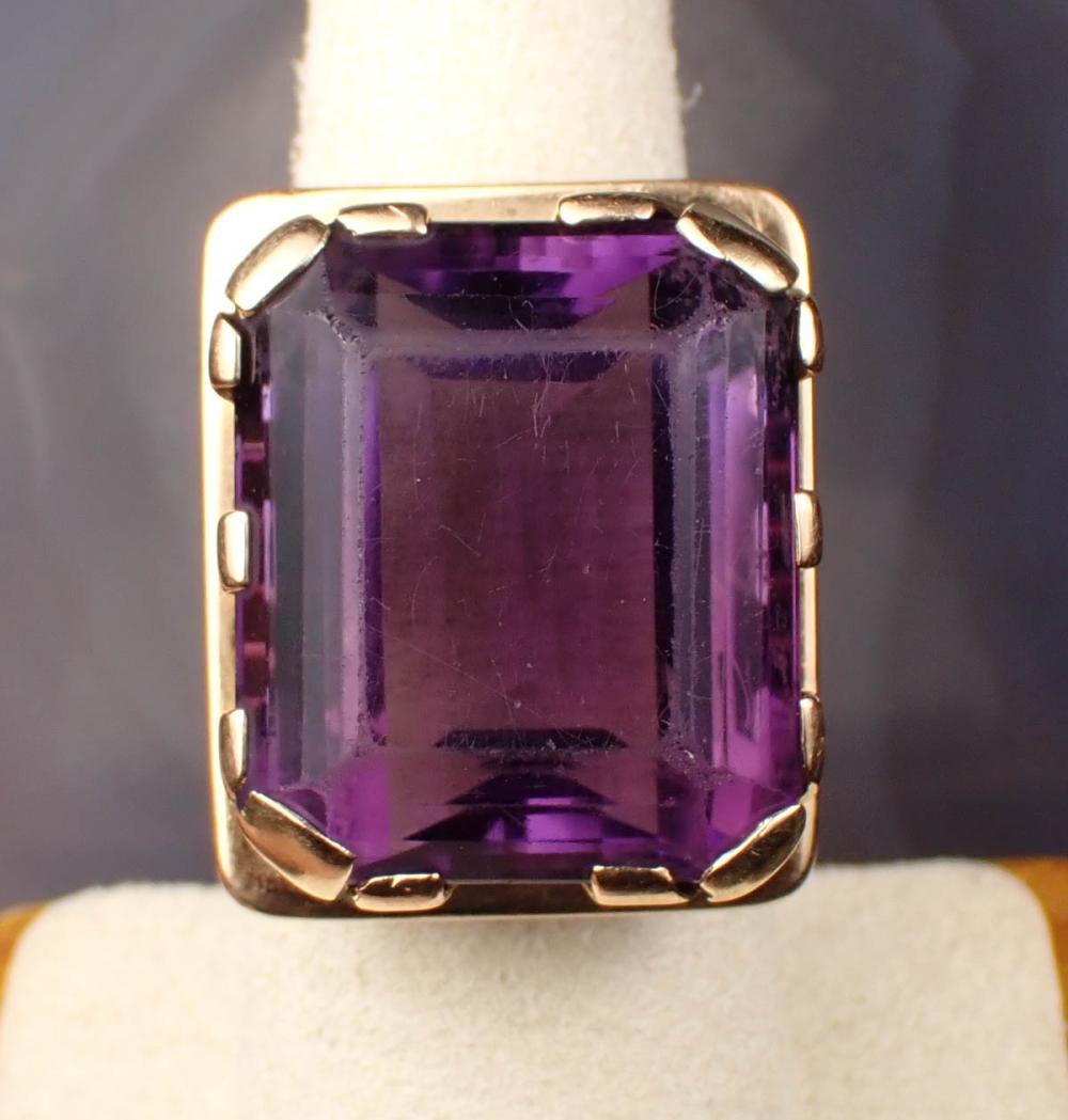 Appraisal: LARGE AMETHYST AND FOURTEEN KARAT GOLD RING The heavy k