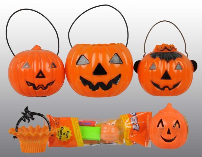 Appraisal: Lot of Plastic Halloween Items Description Includes four pumpkins one