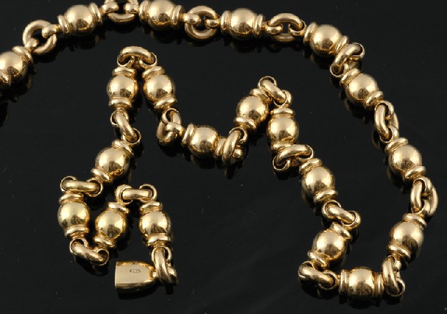 Appraisal: A gold necklace The ct gold fancy ball link chain