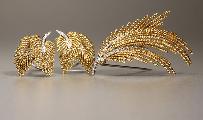 Appraisal: A set of Italian K yellow gold and diamond foliate