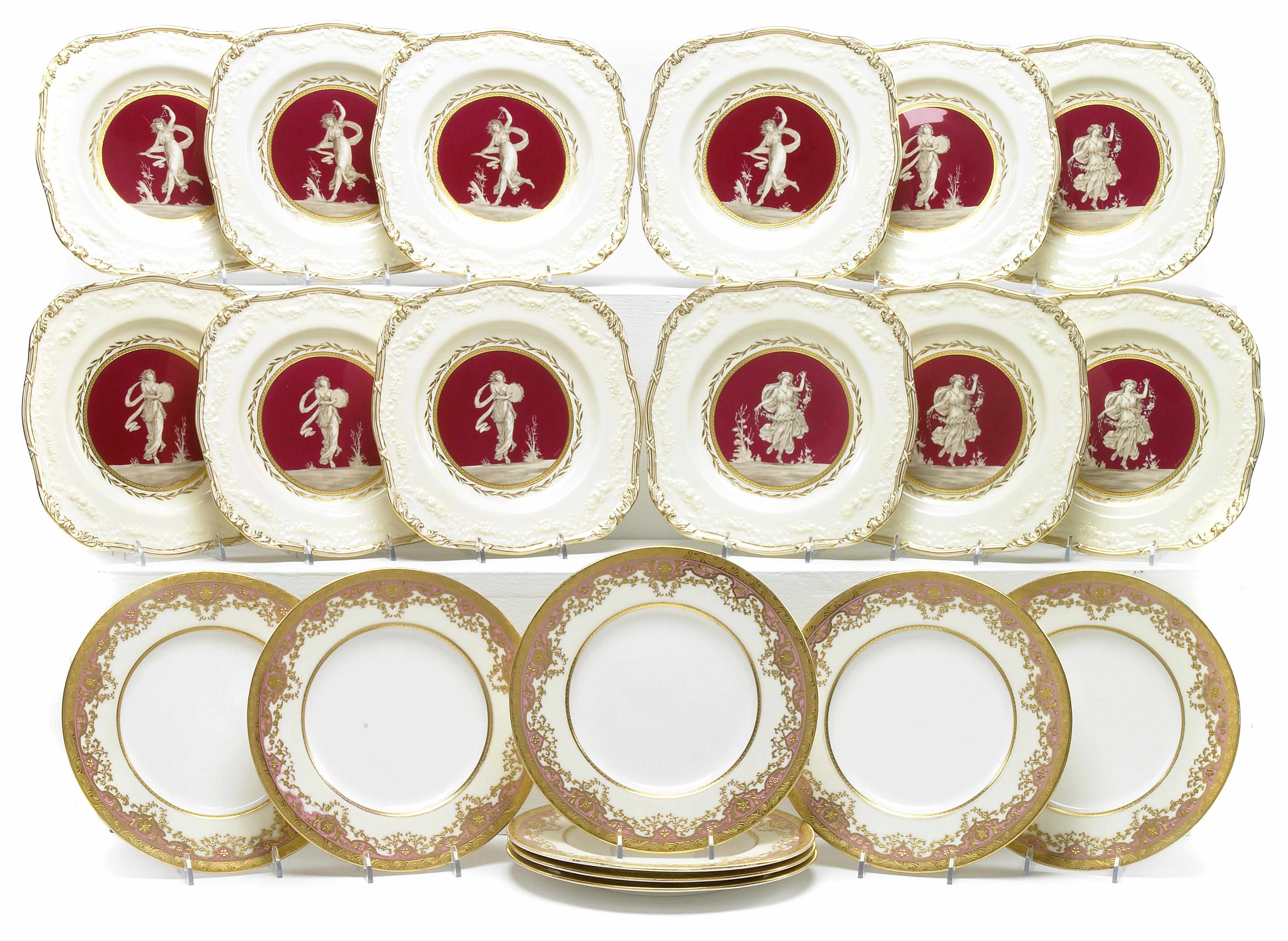 Appraisal: A set of twelve Minton bone china luncheon plates and