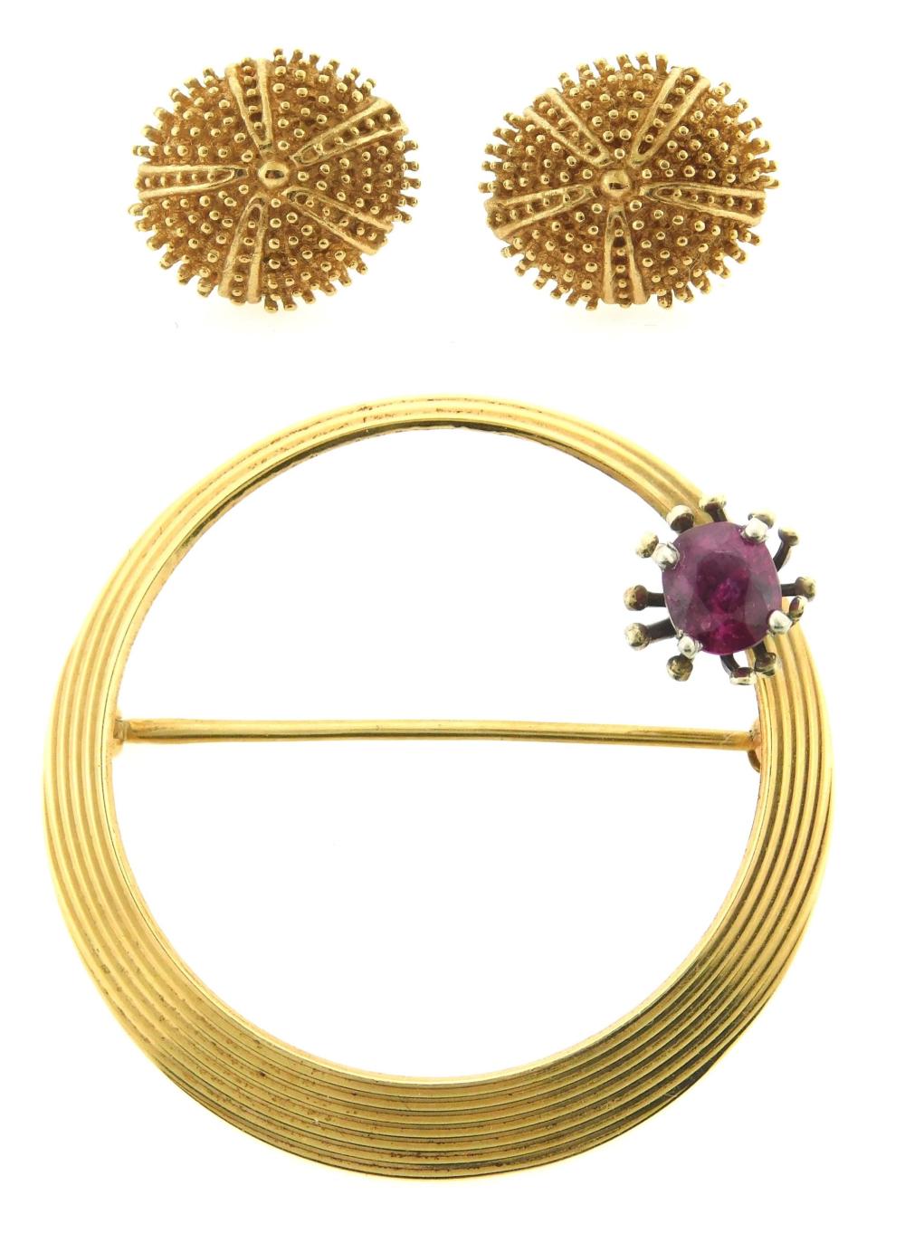 Appraisal: JEWELRY Two K pieces of jewelry an open circle pin