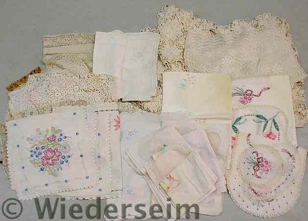 Appraisal: Group of table linens TI runners napkins doilies small tablecloths