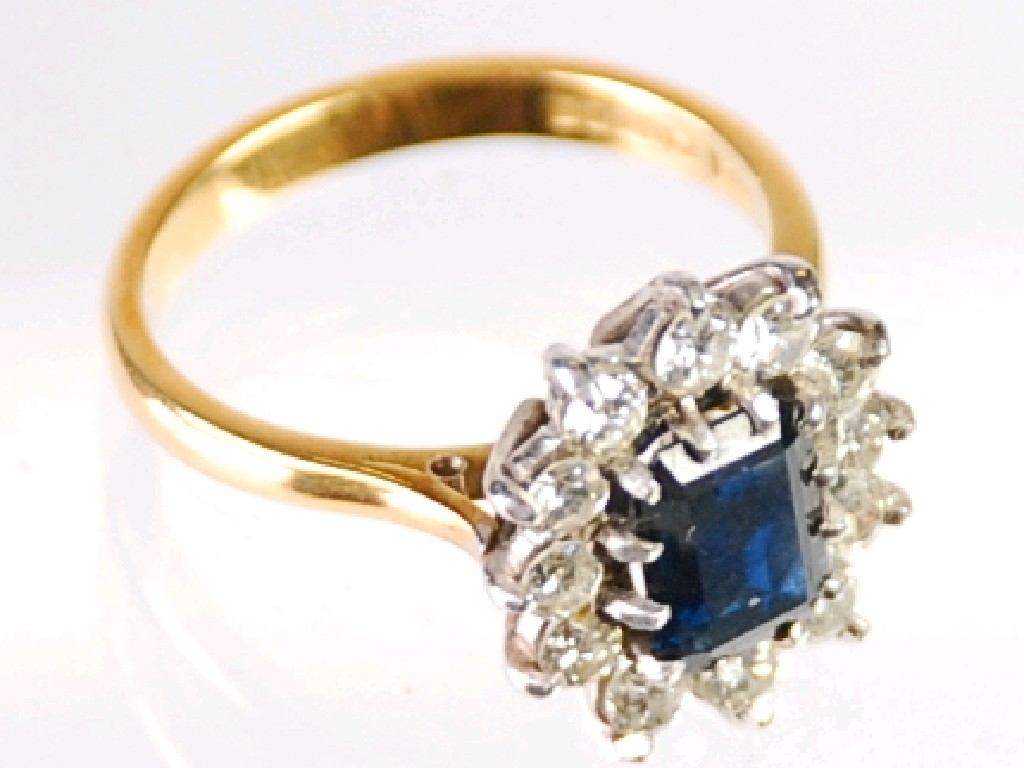 Appraisal: ct GOLD SAPPHIRE AND DIAMOND CLUSTER RING set with a