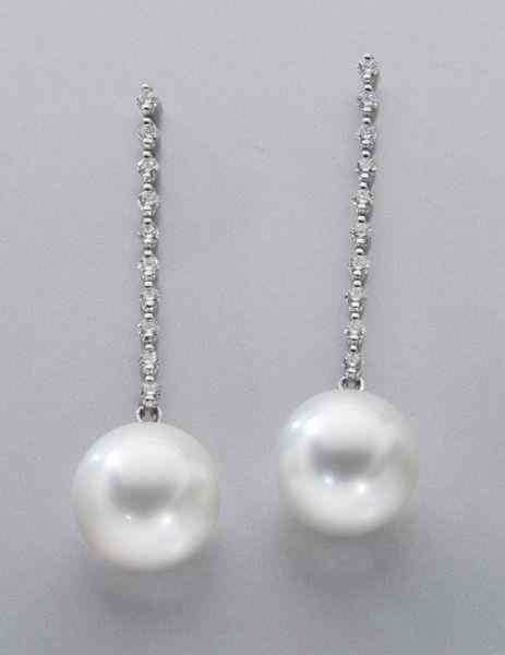 Appraisal: K diamond and South Sea pearl earrings the dangles mounted