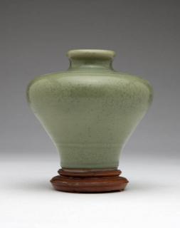 Appraisal: A Chinese celadon glazed vase Late th early th century