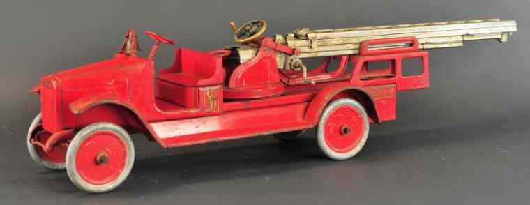 Appraisal: BUDDY 'L' AERIAL FIRE TRUCK Pressed steel painted in red