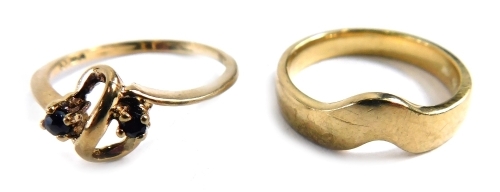 Appraisal: Two ct gold dress rings comprising a ct gold wishbone