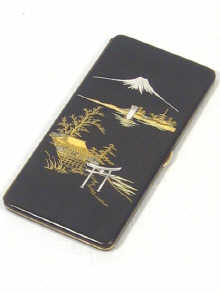 Appraisal: A Namiki style Japanese cigarette case decorated in gold and