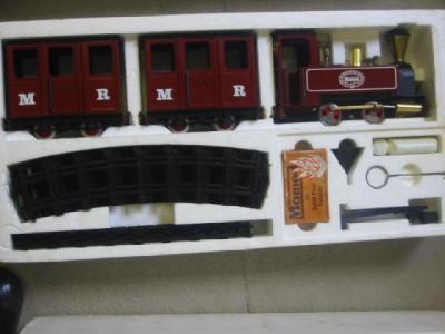 Appraisal: A Mamod steam railway set RS with maroon locomotive and