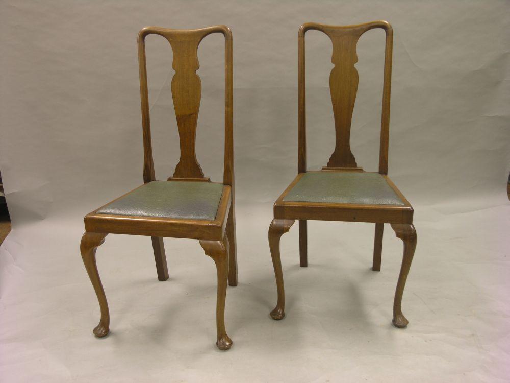 Appraisal: A set of six Queen Anne style mahogany dining chairs