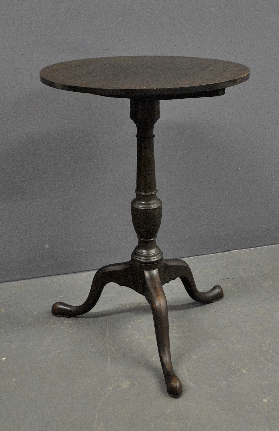 Appraisal: - Pennsylvania mahogany tilt-top candlestand c with urn-form carved shaft