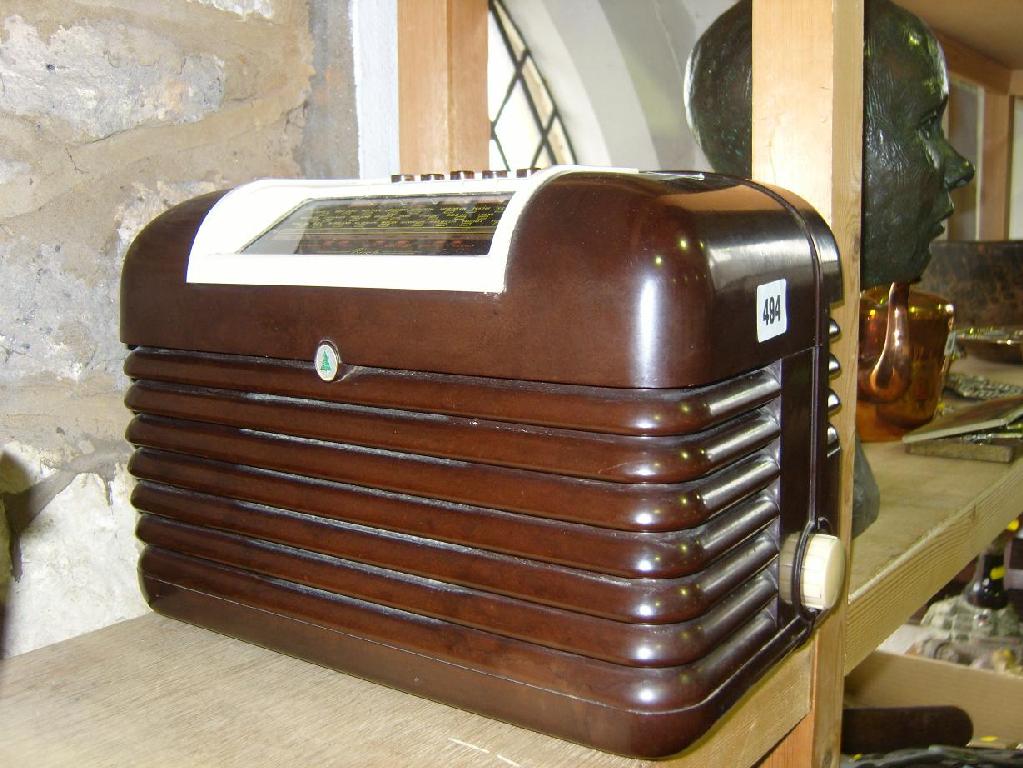 Appraisal: A Bush bakelite cased radio