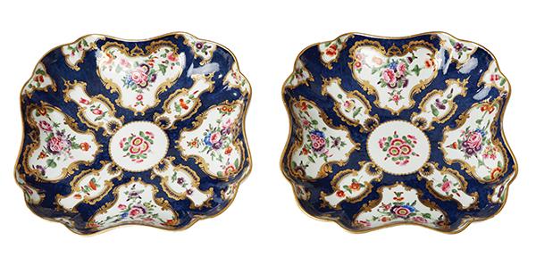 Appraisal: A PAIR OF WORCESTER DR WALL PORCELAIN DISHES CIRCA -