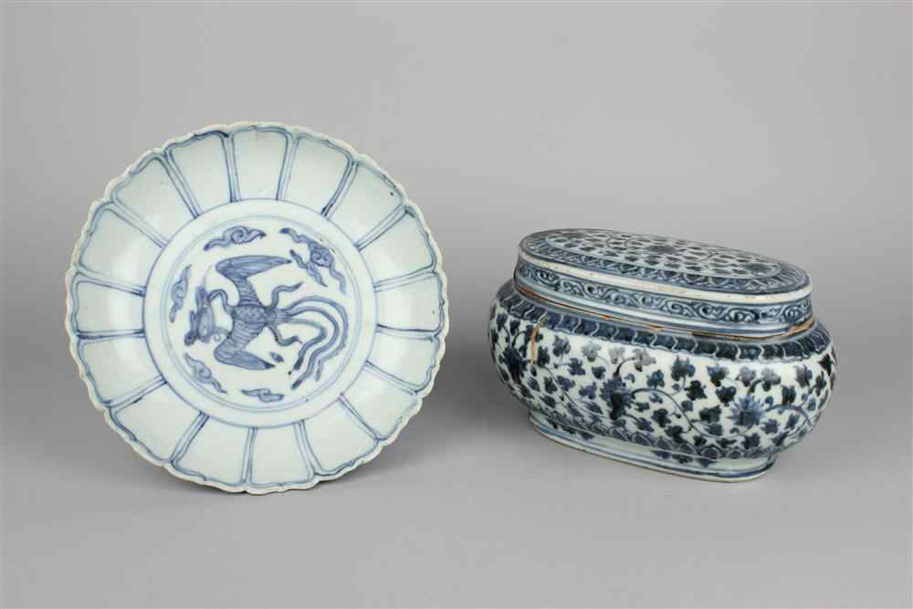 Appraisal: AN UNUSUAL BLUE AND WHITE OVAL COVERED BOX AND A