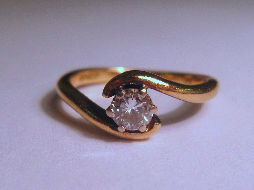 Appraisal: Eighteen carat gold diamond solitaire ring with brilliant cut diamond