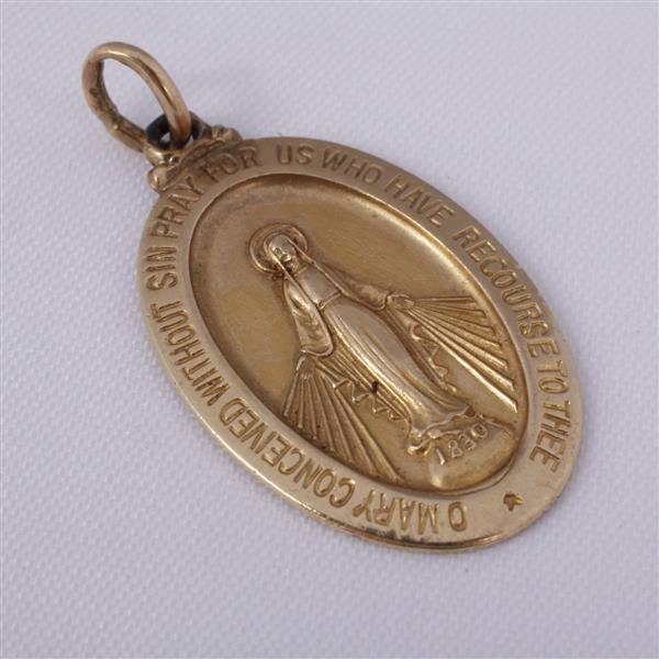 Appraisal: Yellow gold k Virgin Mary Pendant dwt H