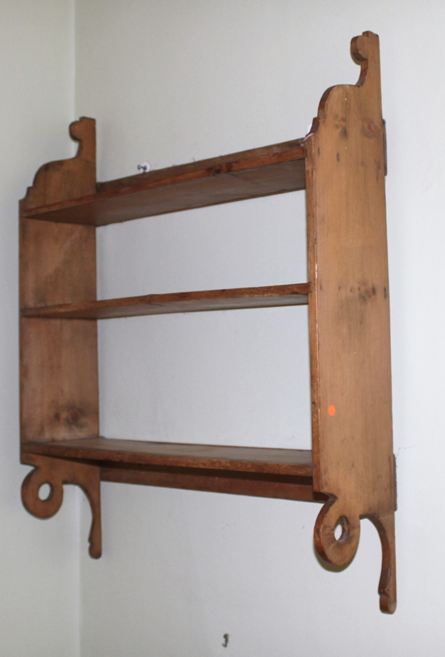 Appraisal: A pine wall rack