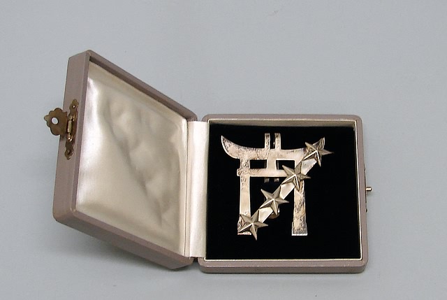 Appraisal: Sterling money clip in shape of Japanese gate with overlay