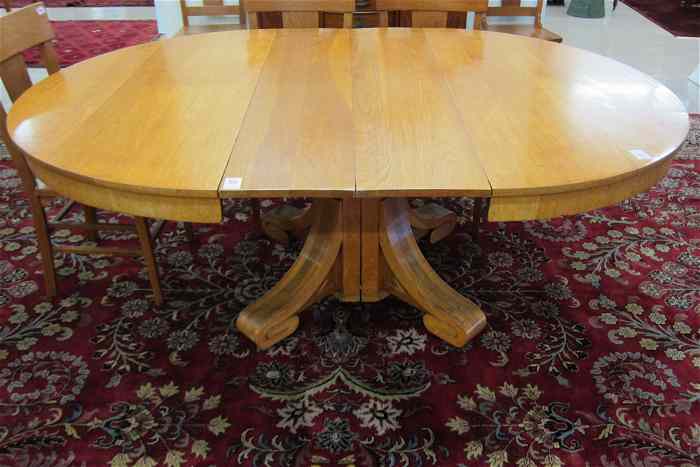 Appraisal: ROUND GOLDEN OAK PEDESTAL DINING TABLE WITH SIX LEAVES American