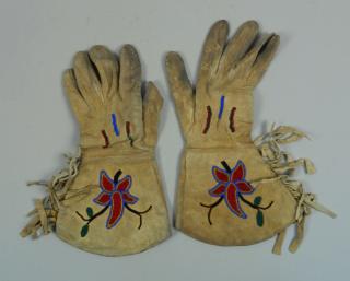 Appraisal: Pair of Northern Plains Indian Beaded Gloves Pair of Northern