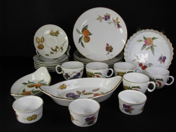 Appraisal: Twenty-three piece group of Royal Worcester porcelain Evesham consists of