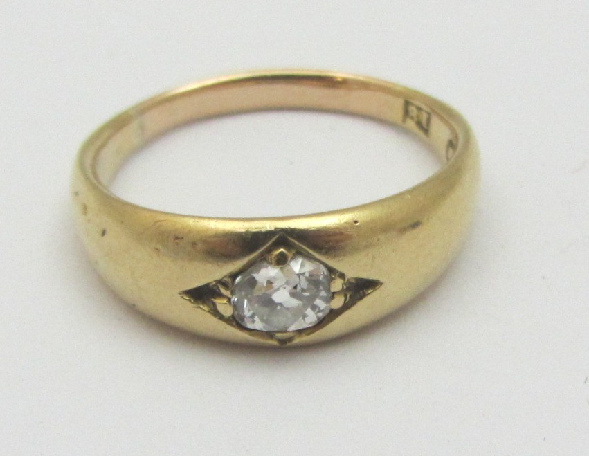 Appraisal: A gold and diamond set single stone ring mounted with