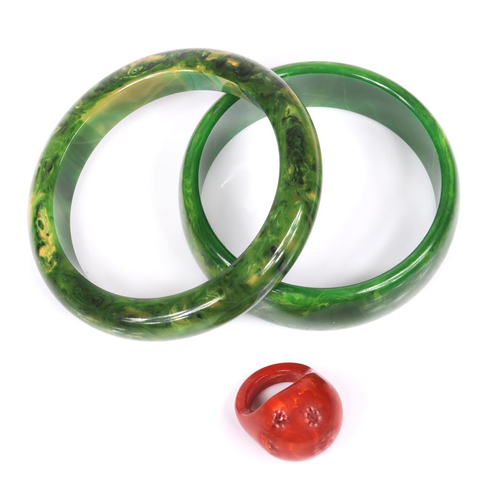 Appraisal: VINTAGE BAKELITE GROUP TWO MARBLED CREAMED SPINACH BANGLE BRACELETS WITH