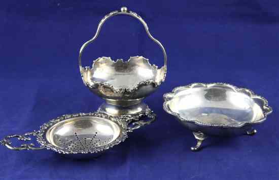 Appraisal: An Edwardian silver bonbon basket with fixed handle and shaped